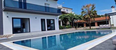 Outdoor pool, a heated pool