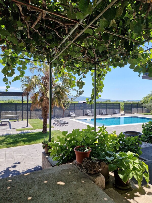 Piscina all'aperto, una piscina riscaldata