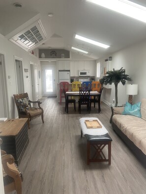 Een smart-tv en boeken