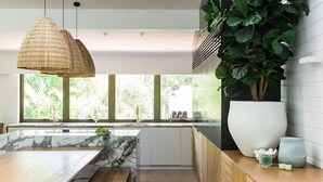 Coffee/tea maker, fridge, microwave, oven - Little Cove Treetops -  3 BEDROOMS - STYLE - BEACH - LOCATION (Little Cove)