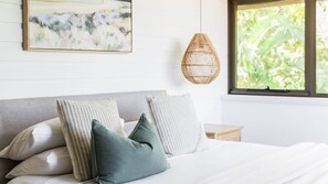 3 bedrooms, desk, iron/ironing board, free WiFi - Little Cove Treetops -  3 BEDROOMS - STYLE - BEACH - LOCATION (Little Cove)