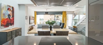 LMT46 - Modern Style Spacious Townhouse