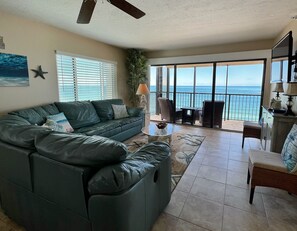 تلفزيون ذكي، مشغل دي في دي، كُتُب