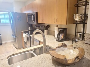 Microonde, macchina per tè/caffè, tostapane, pentole/stoviglie/utensili