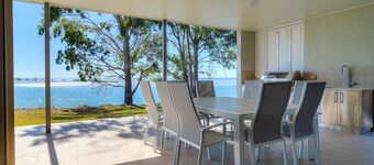 Top of the Tide - Waterfront -6 beds-4 baths-Sleeps 15-WiFi-4 Smart TVs-Linen