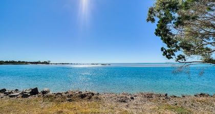 Top of the Tide - Waterfront -6 beds-4 baths-Sleeps 15-WiFi-4 Smart TVs-Linen