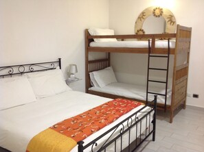 2 bedrooms, desk, free WiFi - CASA VACANZA SERENA (Lombardia)