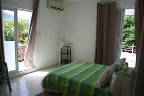 3 makuuhuonetta, silitysrauta/-lauta, ilmainen Wi-Fi, vuodevaatteet