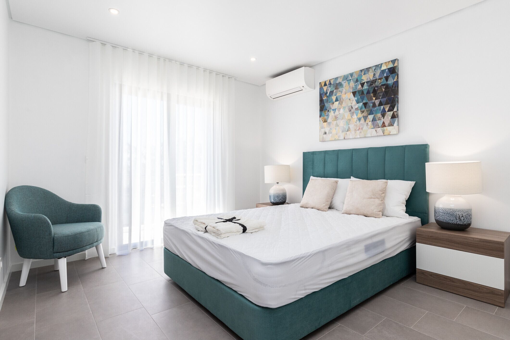 4 bedrooms, iron/ironing board, free WiFi, bed sheets