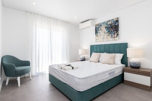 4 slaapkamers, een strijkplank/strijkijzer, gratis wifi, beddengoed