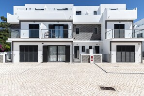 Exterior - 4 bedroom villa with pool and in a condominium by AlgarveManta (6V4) (Manta Rota)