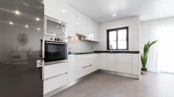 Refrigerador, microondas, horno y lavavajillas