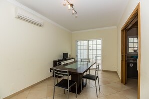 Dining - 4 bedroom villa with patio by AlgarveManta (10V4) (Manta Rota)