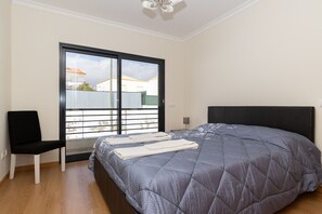 3 bedrooms, iron/ironing board, free WiFi, bed sheets