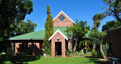 - Country getaway in Peaceful setting yet minutes from Town