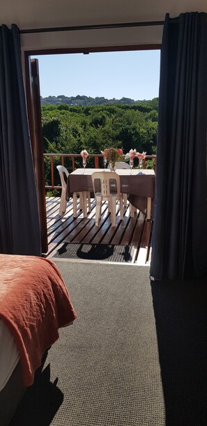 5 bedrooms, desk, iron/ironing board, WiFi