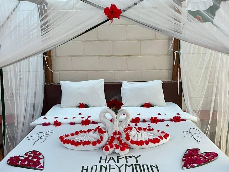 Escritorio y espacio para trabajar con laptop