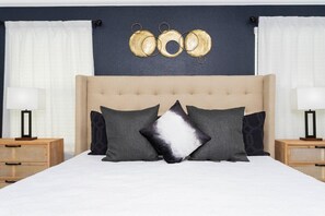 4 chambres, fer et planche à repasser, lit de bébé portatif