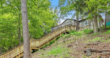 Splash Landing: Lakefront Luxury with Hot Tub & Firepit
