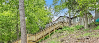Splash Landing: Lakefront Luxury with Hot Tub & Firepit
