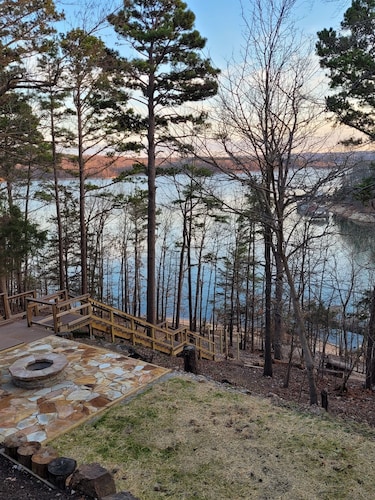 Splash Landing: Lakefront Luxury with Hot Tub & Firepit
