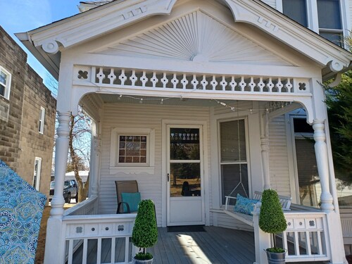 Private Suite at Sisley Inn-10 Minutes to Downtown!