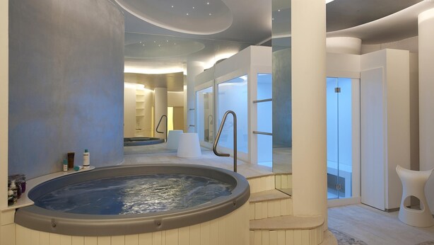 A modern spa area with a hot tub, glass doors, and a minimalist design. - Residenza Excelsior 705 (Vasto)
