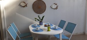 شقة | 1 غرفة نوم ومكواة/لوح كي