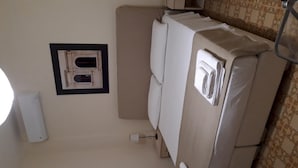 A bathroom with a toilet, a towel rack, and a wall-mounted air conditioning unit. - Le Barchette 8 - Primo Piano (Lecce)