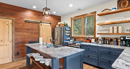 New Home on South Toe River, Pet Friendly
