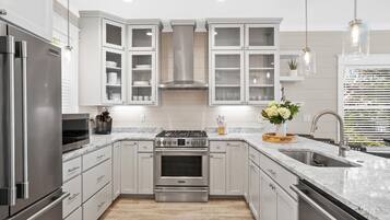 House, 4 Bedrooms, Resort View | Private kitchen | Full-size fridge, microwave, oven, stovetop