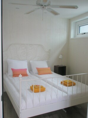1 chambre, fer et planche à repasser, Wi-Fi gratuit, draps fournis