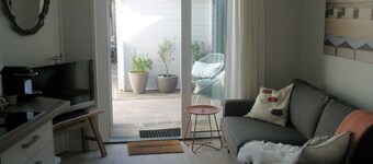 Luxury apartment for beach/walking 3 minute walk to the beautiful sandy beach.