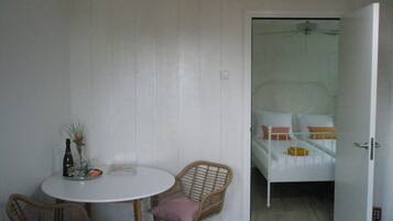 1 chambre, fer et planche Ă repasser, Wi-Fi gratuit, draps fournis