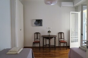 2 soverom, skrivebord, strykejern/-brett og wi-fi