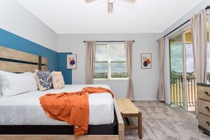 3 間睡房、書桌、熨斗/熨衫板、可攜式嬰兒床