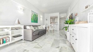Unclassified image, 3 of 46, button - Apartment in complex Altamira with direct sea view (Costa Adeje)