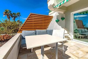 Outdoor dining - Apartment in complex Altamira with direct sea view (Costa Adeje)