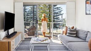 TV - Seaspray 1 - Stone throw from Main Beach (Yamba)