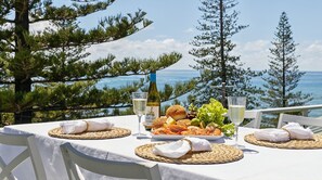 Outdoor dining - Seaspray 1 - Stone throw from Main Beach (Yamba)