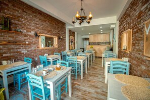 Desayuno completo incluido todos los días