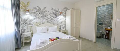 Superior Room, 1 Queen Bed | Individually decorated, individually furnished, laptop workspace