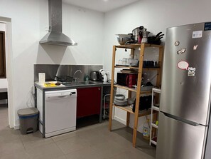 Microwave, stovetop, dishwasher, coffee/tea maker