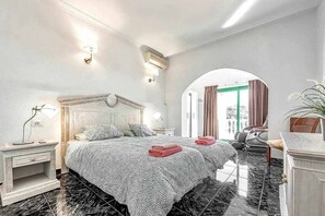 5 عدّة غرف نوم ومكواة/لوح كي وواي فاي وملاءات أسرّة