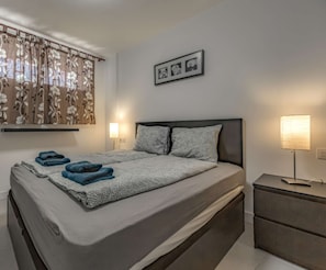 2 chambres, fer et planche à repasser, Wi-Fi, draps fournis