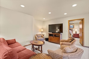 Condo, 4 Bedrooms | Living area