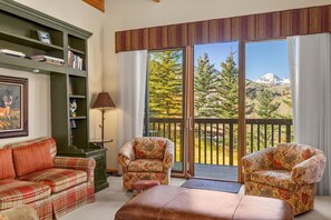 Condo, 4 Bedrooms | Living area