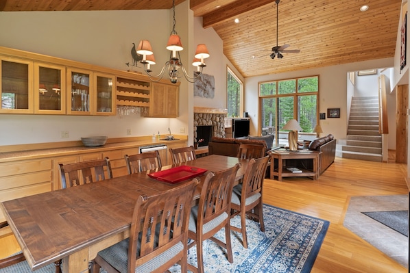 Maison, 3 chambres | Cuisine privée | Réfrigérateur, un four, surface de cuisson, cafetière-théière