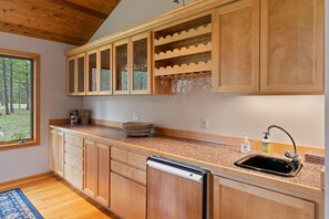 House, 3 Bedrooms | Private kitchen