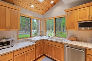 Maison, 3 chambres | Cuisine privée | Réfrigérateur, un four, surface de cuisson, cafetière-théière